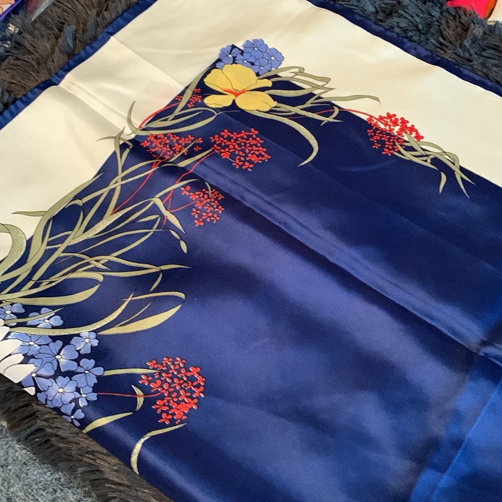 Vintage Scarf - Picture 5 of 6